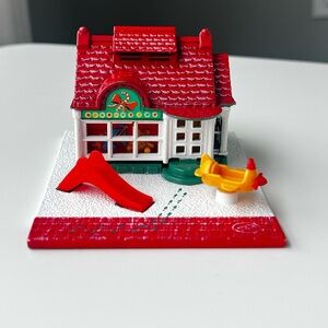 Polly pocket 1993 holiday toy shop no dolls Christmas house